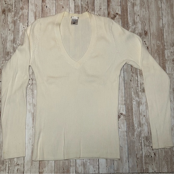 “Old Navy” long slv, perfect fit/stretch, ribbed, cream v-neck sweater -size XL - Picture 3 of 7
